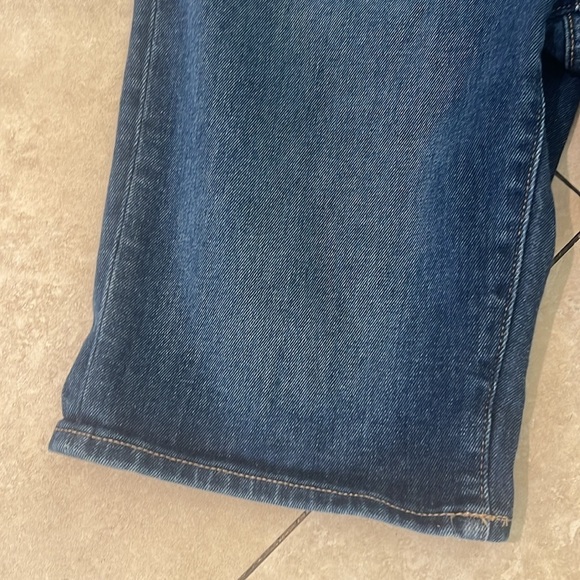 GAP Dark Rinse Bermuda 8 Inch Inseam Shorts Size 8/28 - Picture 4 of 6